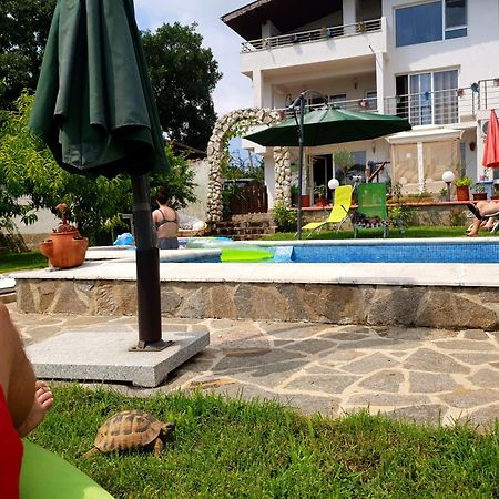 Villa Lucy Warna Exterior foto