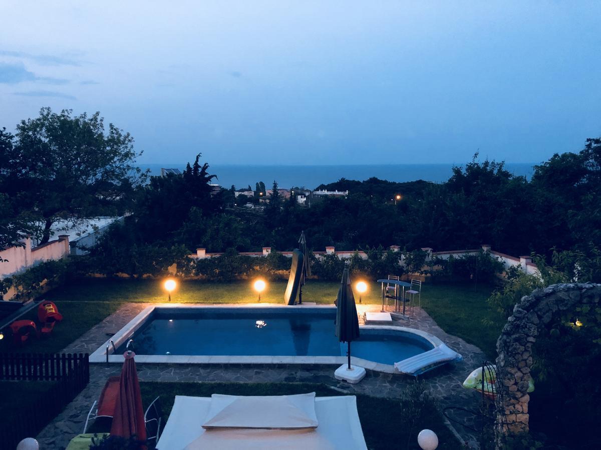 Villa Lucy Warna Exterior foto